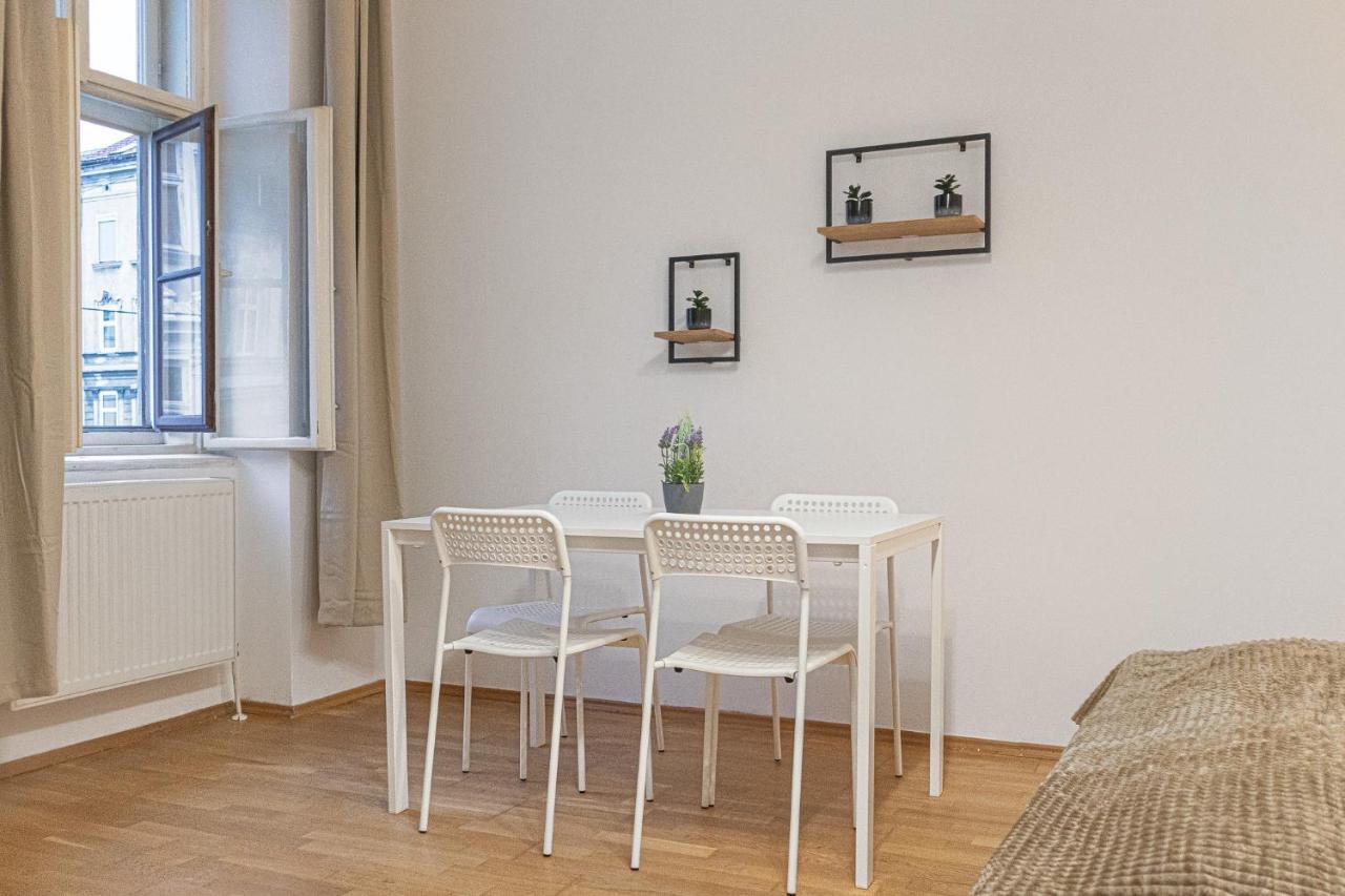 וינה Pleasing 2Br Apt.-Perfect For Longstays מראה חיצוני תמונה